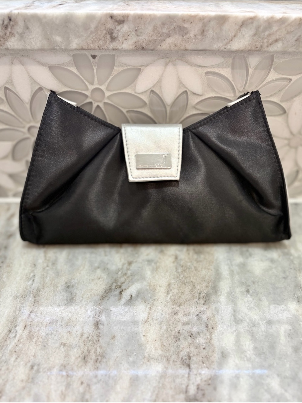 LIKE NEW! 🖤 Satin Clutch